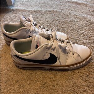 Nike Court Legacy’s